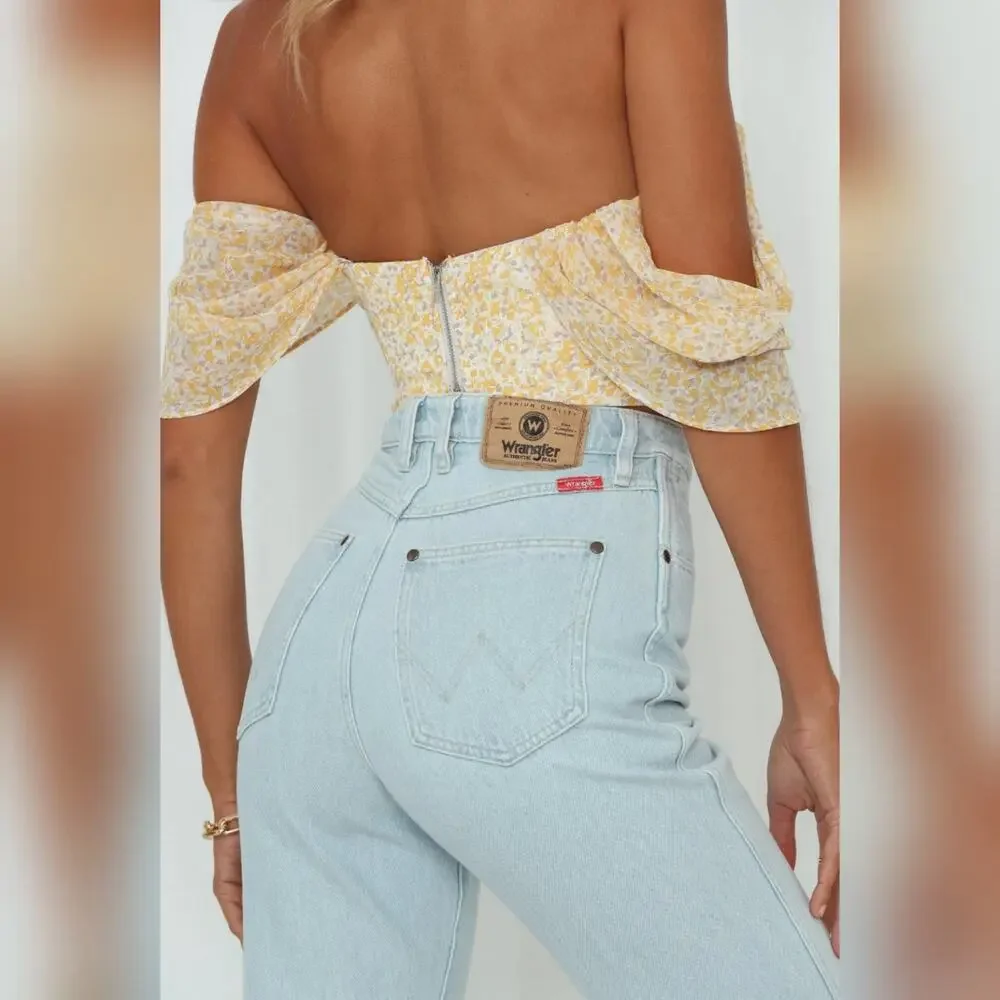 WRANGLER DISTRESSED HIGH WAISTED JEANS LITA WOMEN SIZE 10 BUTTONFLY  LIGHT WASH - Picture 3 of 17